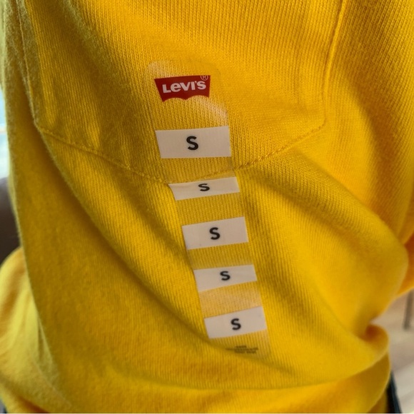 NWT Peanuts x Levi’s soccer theme tee size smalll - Picture 11 of 11